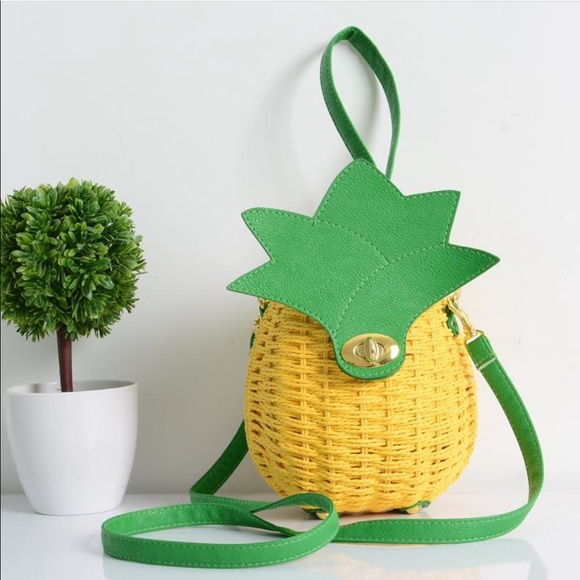 pineapple Handbags - Trendy woven pineapple crossbody/shoulder bag NWT